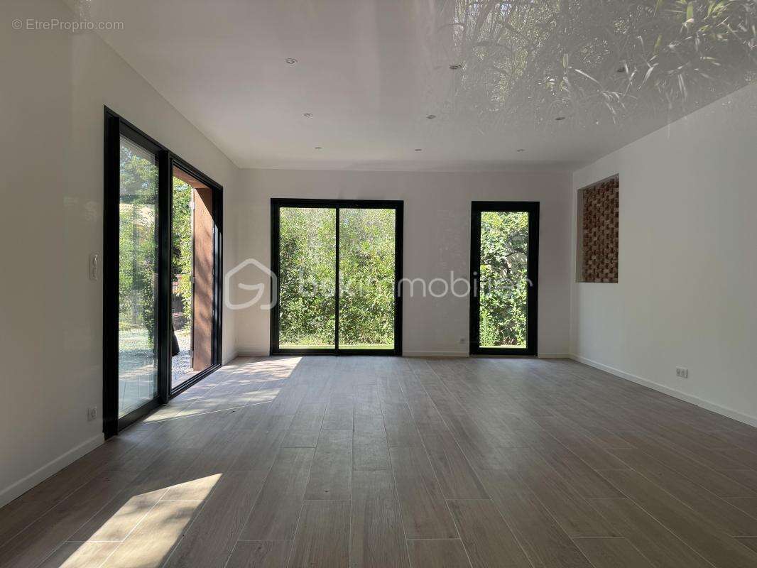 Maison neuve de 170 m2, 5 chambres, piscine, à toulon- quartier  la serinette - photo 10