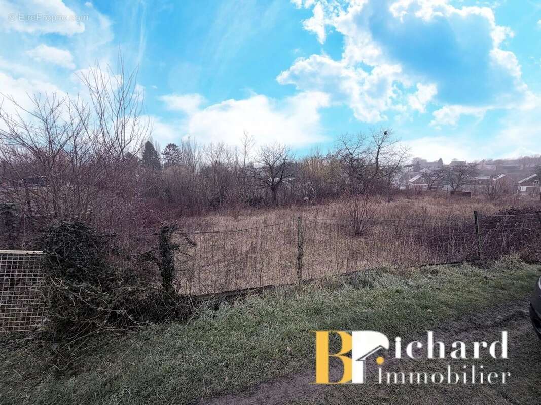 Maison à TAVAUX-ET-PONTSERICOURT