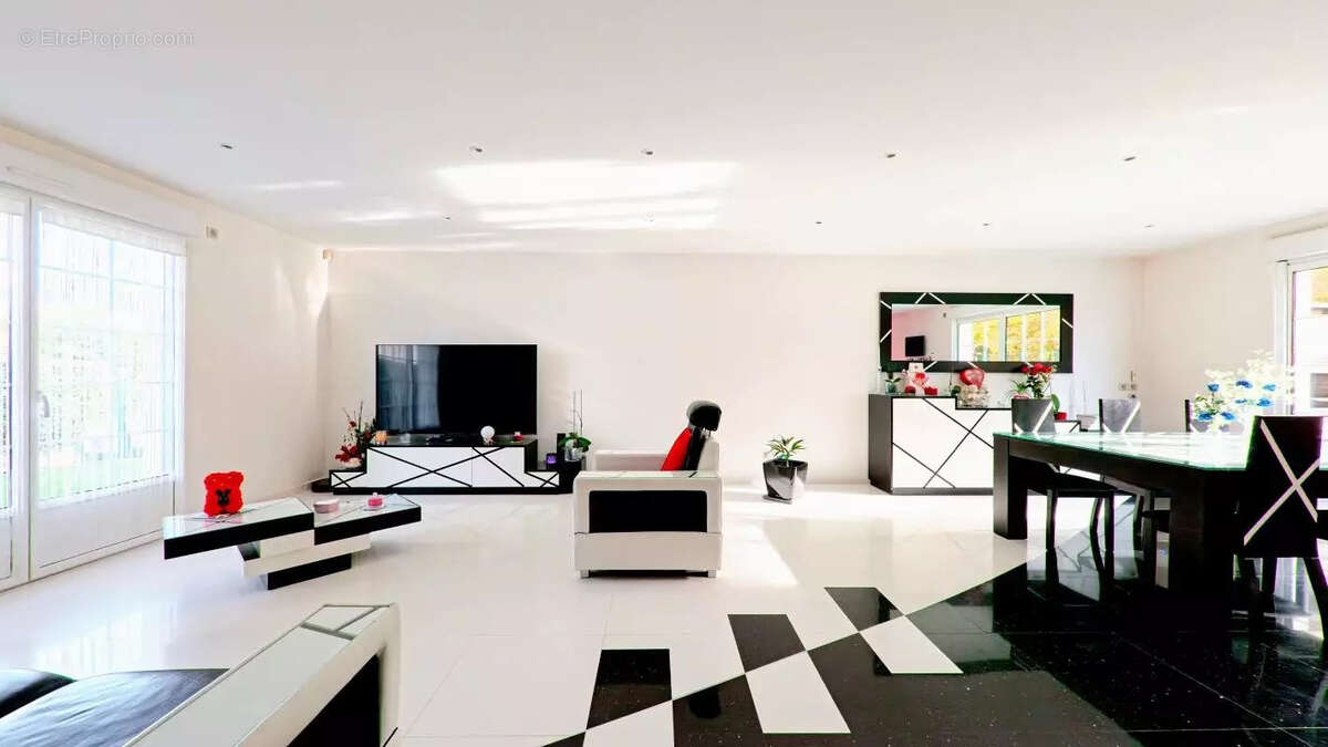 Magnifique maison directement sur le golf d'Ormesson - photo 4