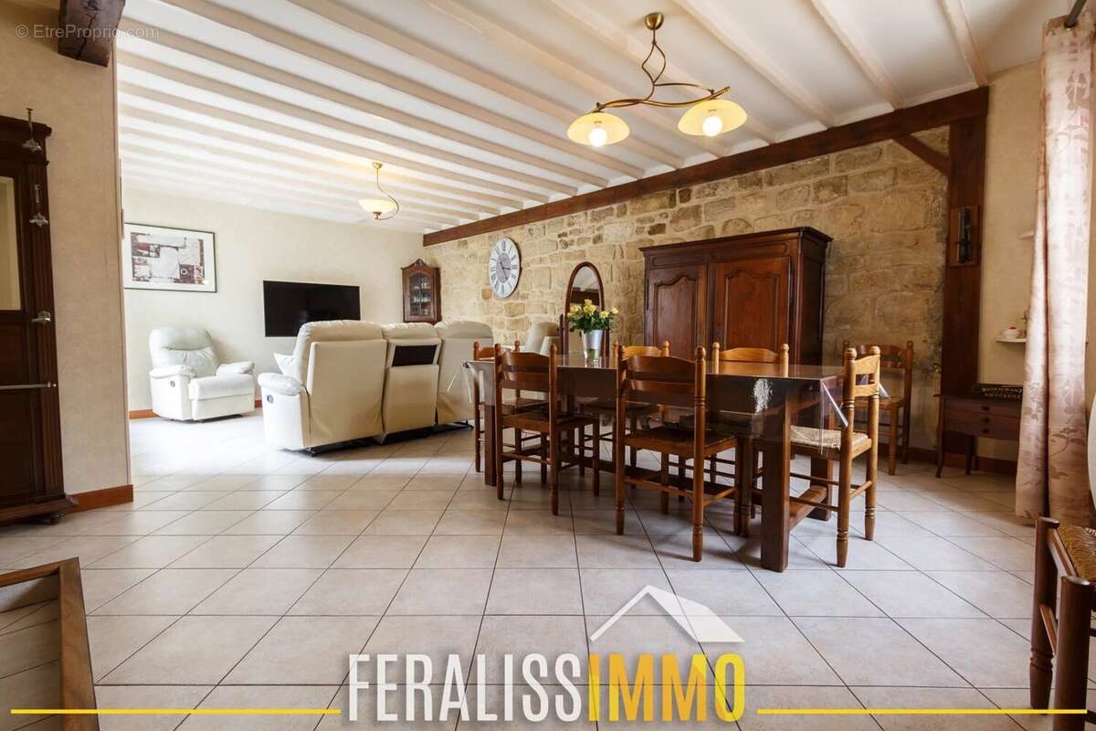 Maison à JOUY-LE-MOUTIER