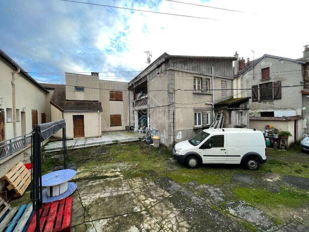 Maison à BONNIERES-SUR-SEINE