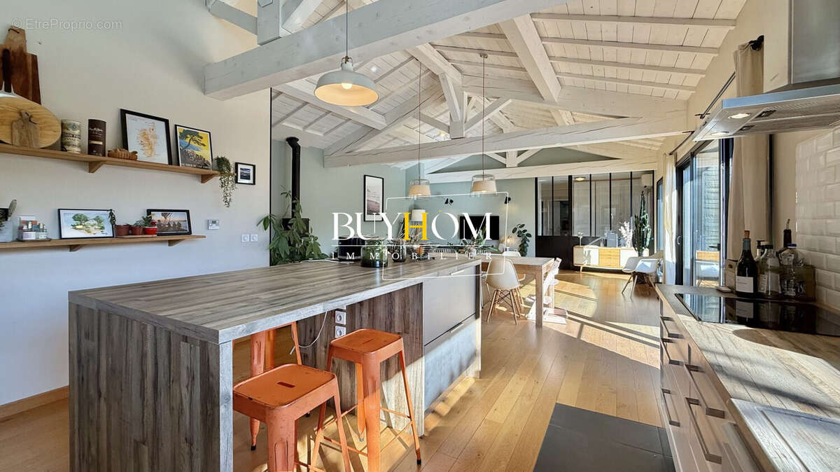 Maison à L'ISLE-SUR-LA-SORGUE