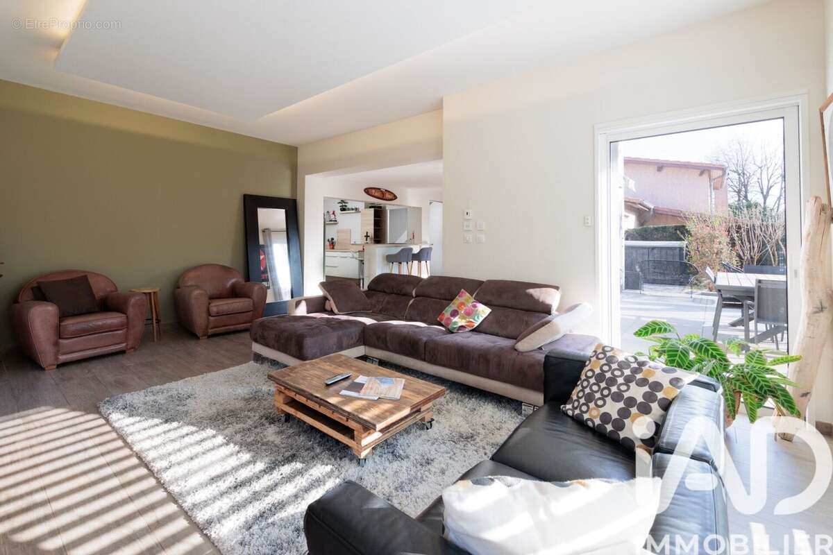 Photo 8 - Maison à SAINT-GENIS-LES-OLLIERES