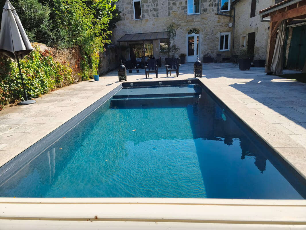 Maison de caractère entièrement rénovée avec piscine   Centre-ville de Mussidan (24400) - photo 19