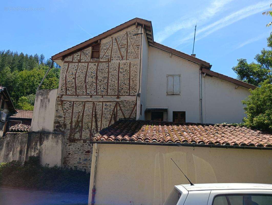 SOUS OFFRE ACCEPTEE - VIVIEZ - Maison 2/3 chambres, garage, jardin et caves - photo 3