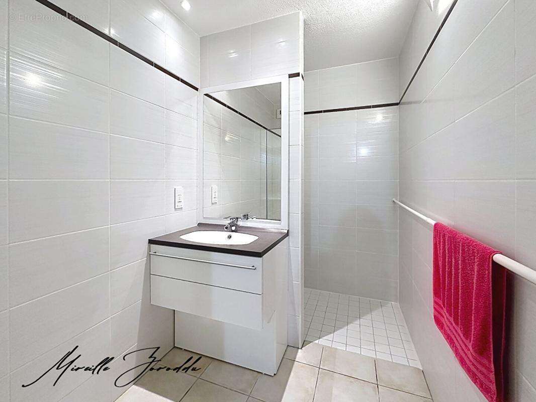A VENDRE VILLA  Jonquieres Saint Vincent 3 chambres de 107m² avec terrasse et  parking - photo 6