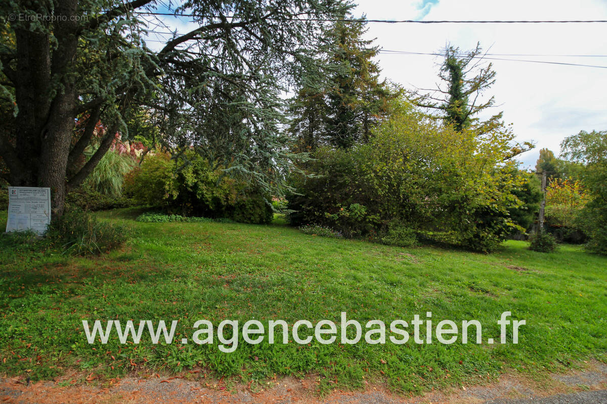 Terrain à DIVONNE-LES-BAINS