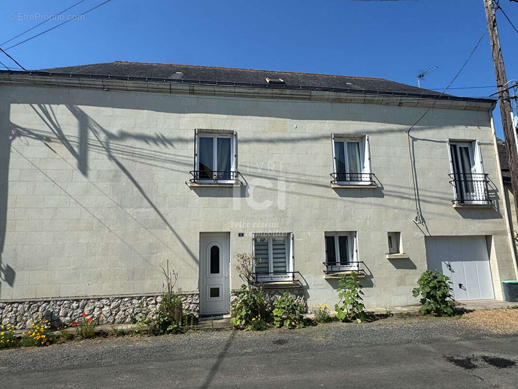 Maison à MONTREUIL-BELLAY