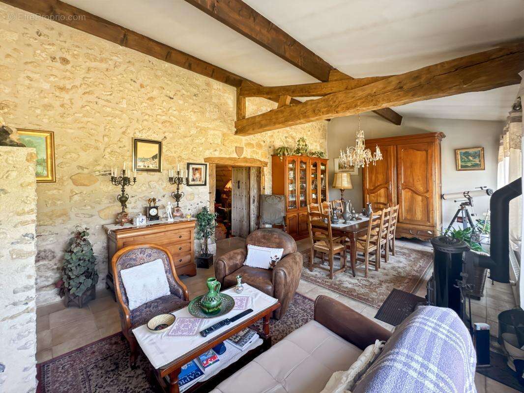 Maison forte aux allures de petit chateau - photo 8