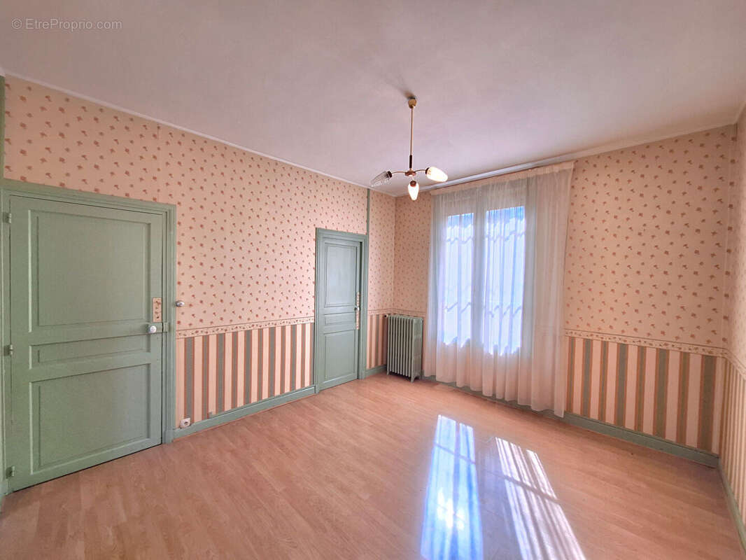 Maison à MONTLUCON