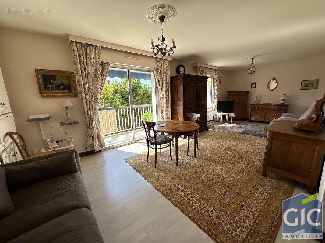 A vendre en exclusivite beau 4pp avec grand balcon secteur canada - photo 3