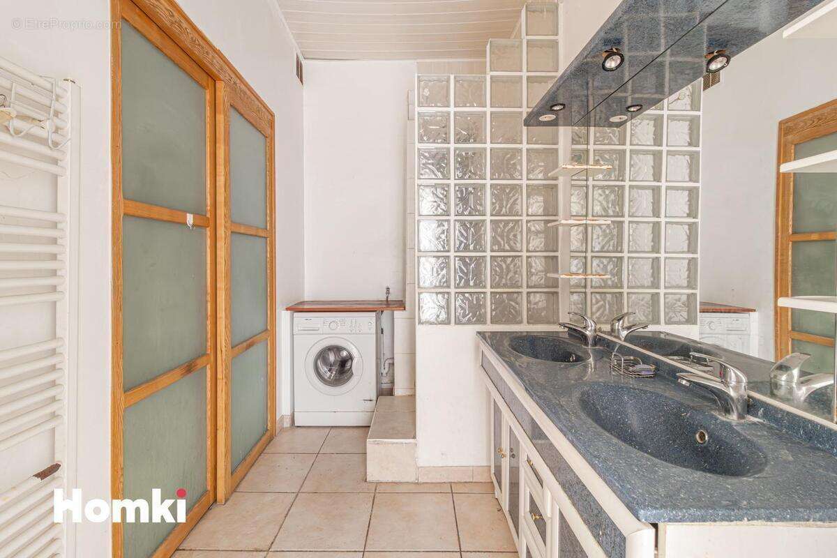 Appartement à MARSEILLE-6E