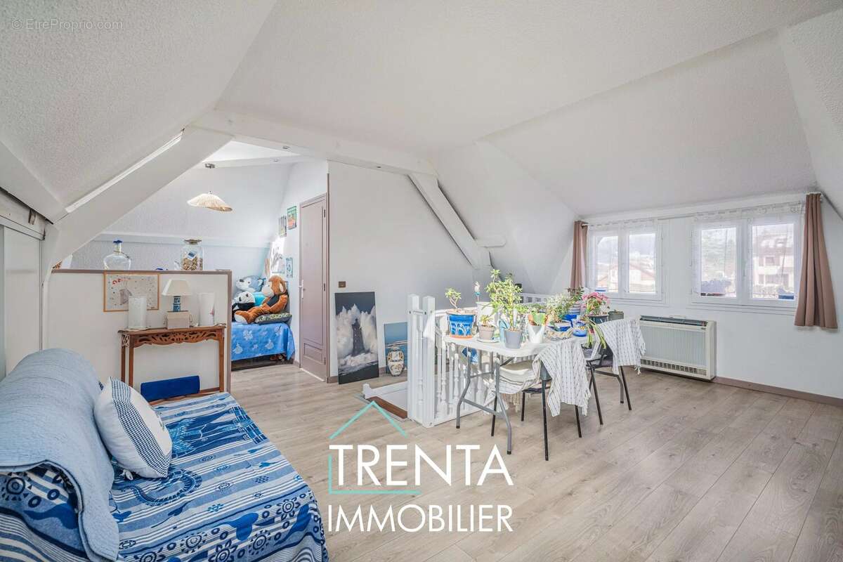 Maison à SAINT-ETIENNE-DE-CROSSEY