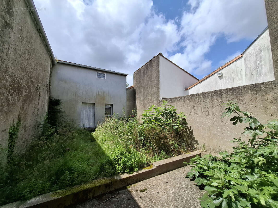 Maison à SAINT-ETIENNE-DE-MER-MORTE