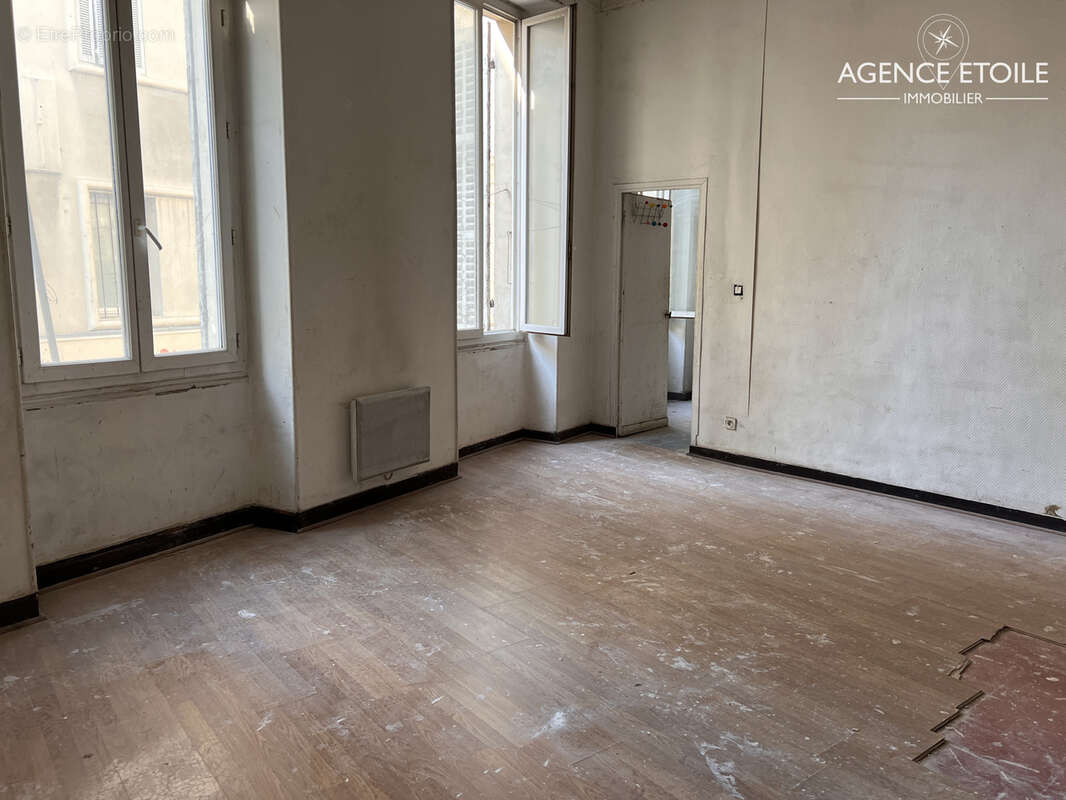 3 LOTS A VENDRE — Local commercial + 2 appartements — 55 rue Tapis Vert, 13001 Marseille - photo 4