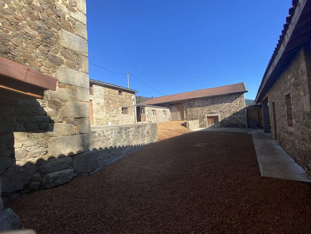 Maison à AUGEROLLES