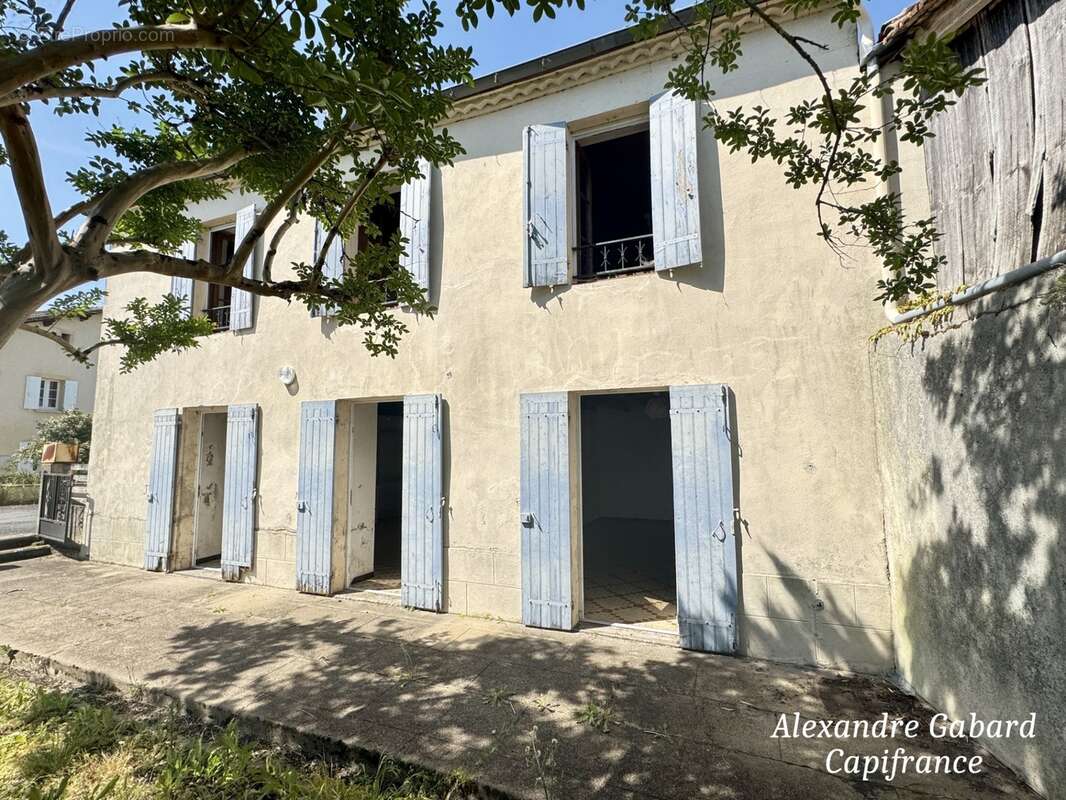 Maison en pierres - 3 chambres - Jardin - Dépendances et fort potentiel - photo 3