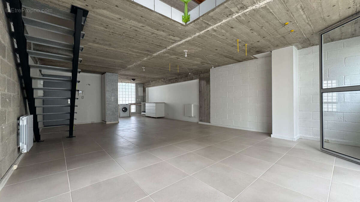 Appartement à PARIS-14E