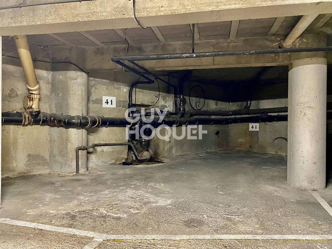 Parking à PARIS-10E