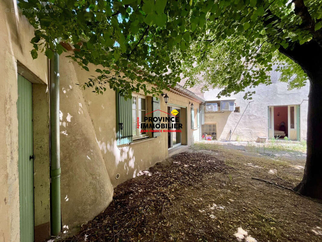 Maison 112 m² à Suze-La-Rousse  - photo 2