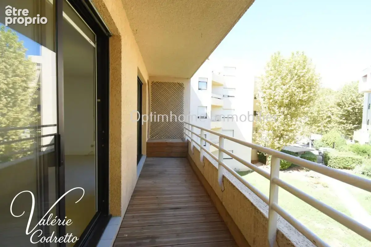 Hyères centre-ville – t2 de 49 m² avec terrasse – ascenseur 83400 - photo 3