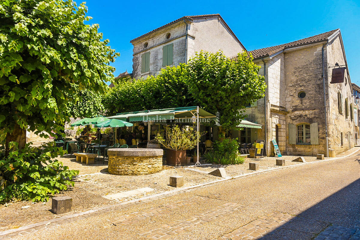 Maison à BOURDEILLES