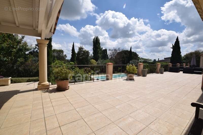 Propriété au calme - 5 chambres - T3 attenant - garage XXL - piscine - à MARMANDE (47) - photo 8