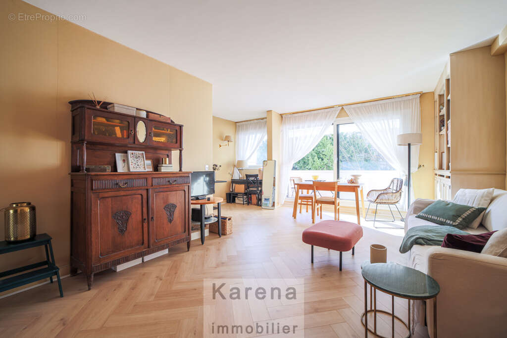 Appartement à PARIS-14E
