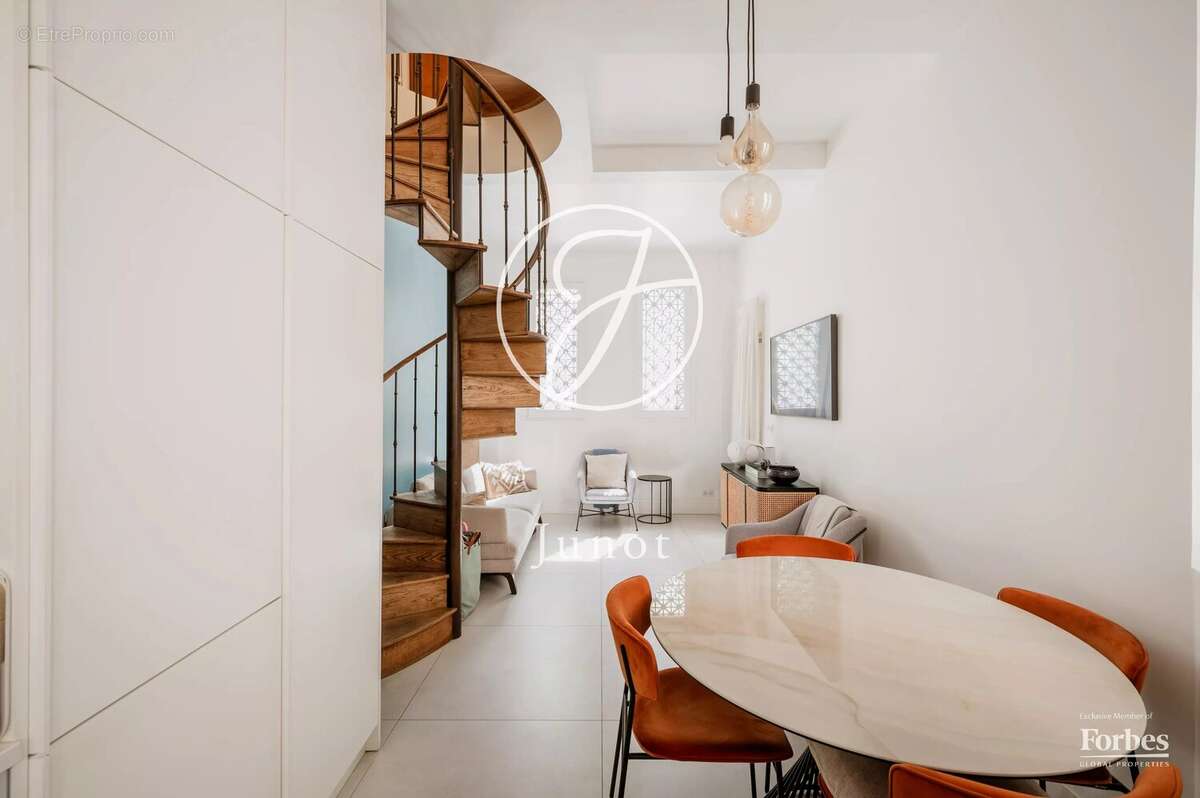 Appartement à PARIS-7E