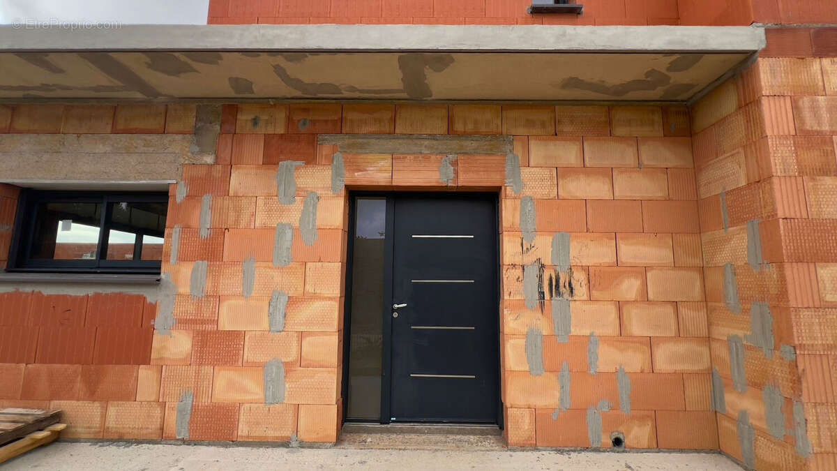 Maison à NISSAN-LEZ-ENSERUNE