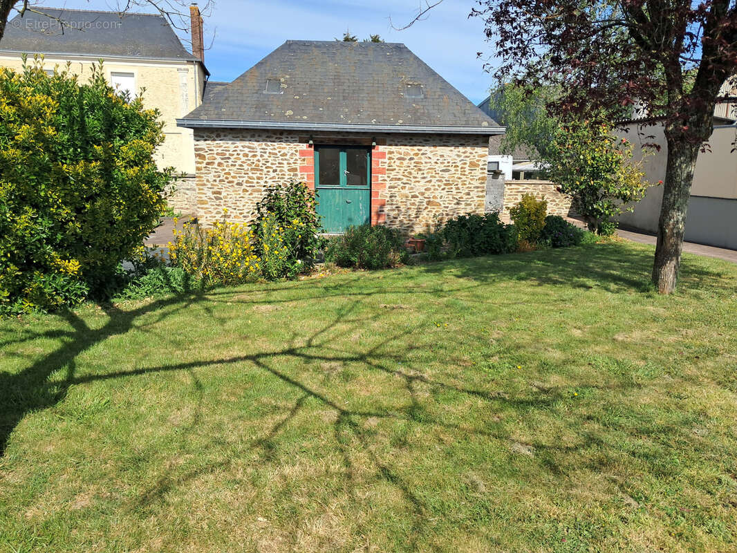 Maison à QUELAINES-SAINT-GAULT