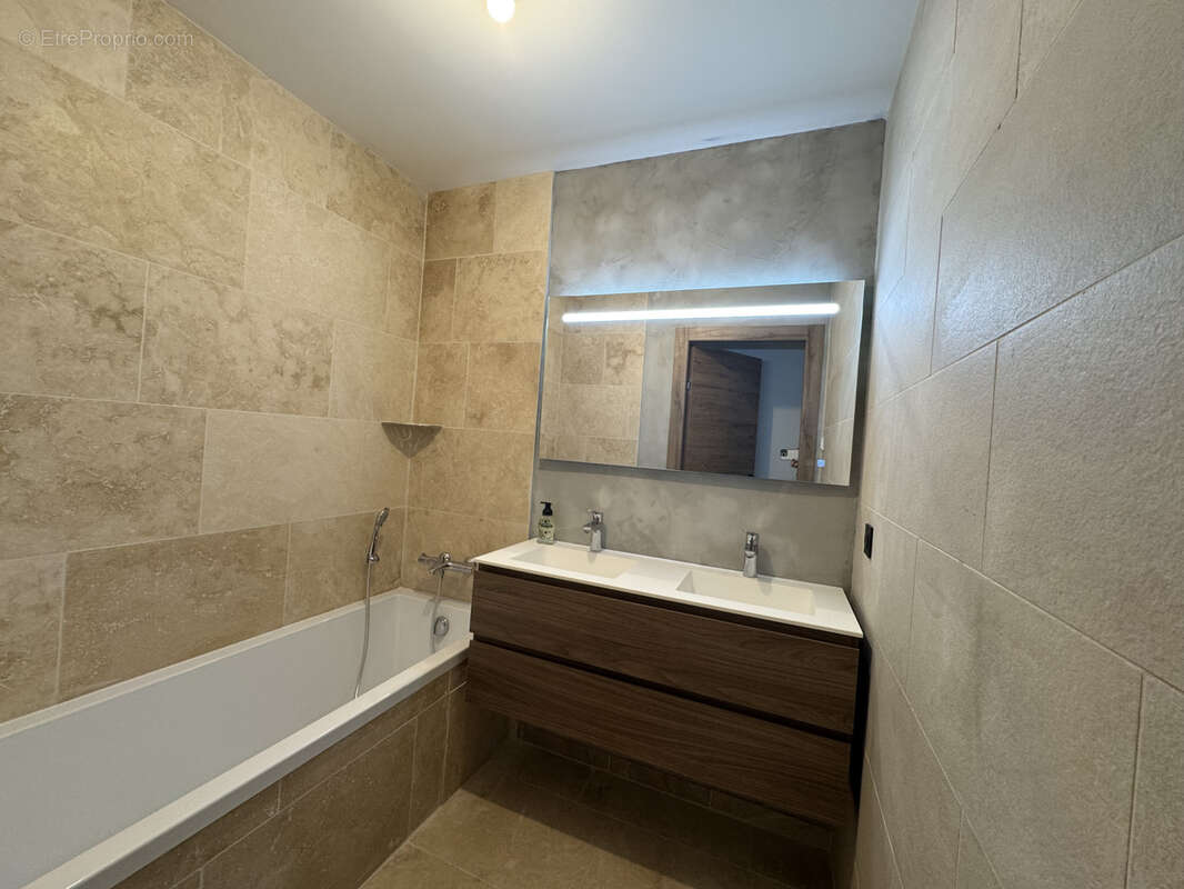 Appartement à CASTELNAU-LE-LEZ