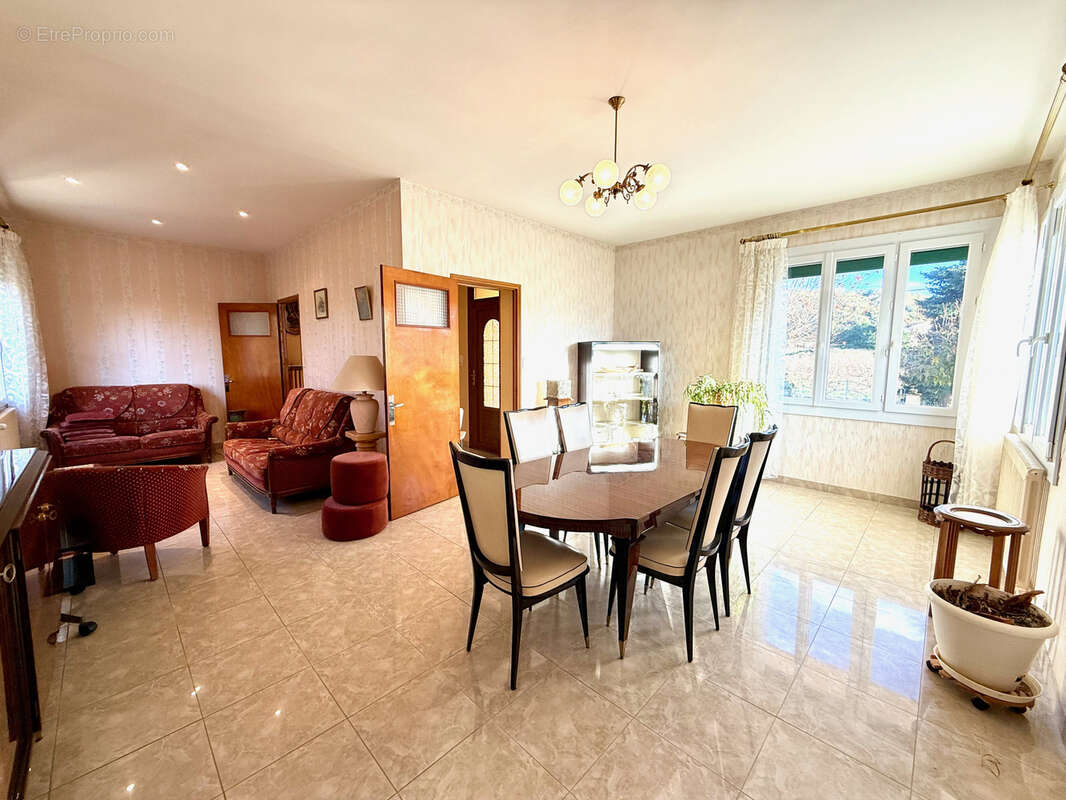 Maison à SUZE-LA-ROUSSE