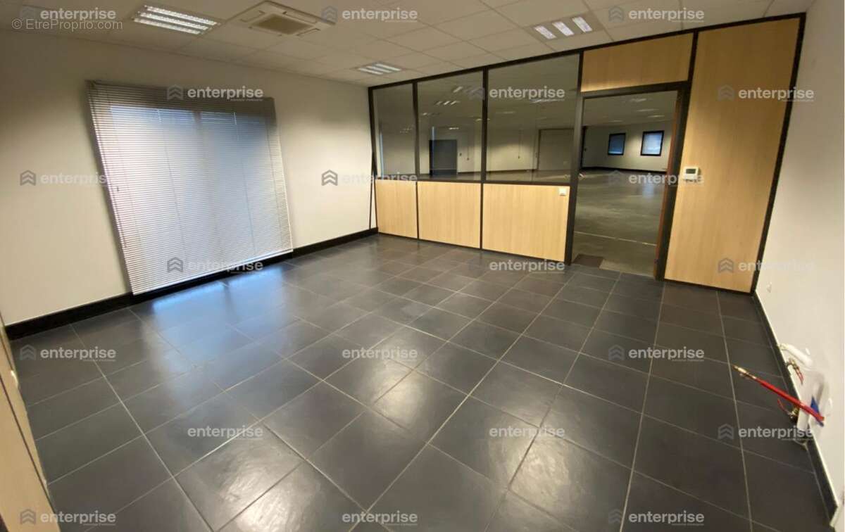 Disponibilité immédiate - à vendre - local d'activités 563m2 - photo 6