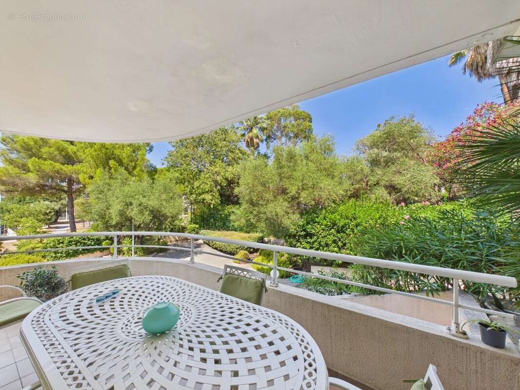 2 pièces d'angle avec vaste terrasse – Quartier Rostagne / Les Pins - photo 13