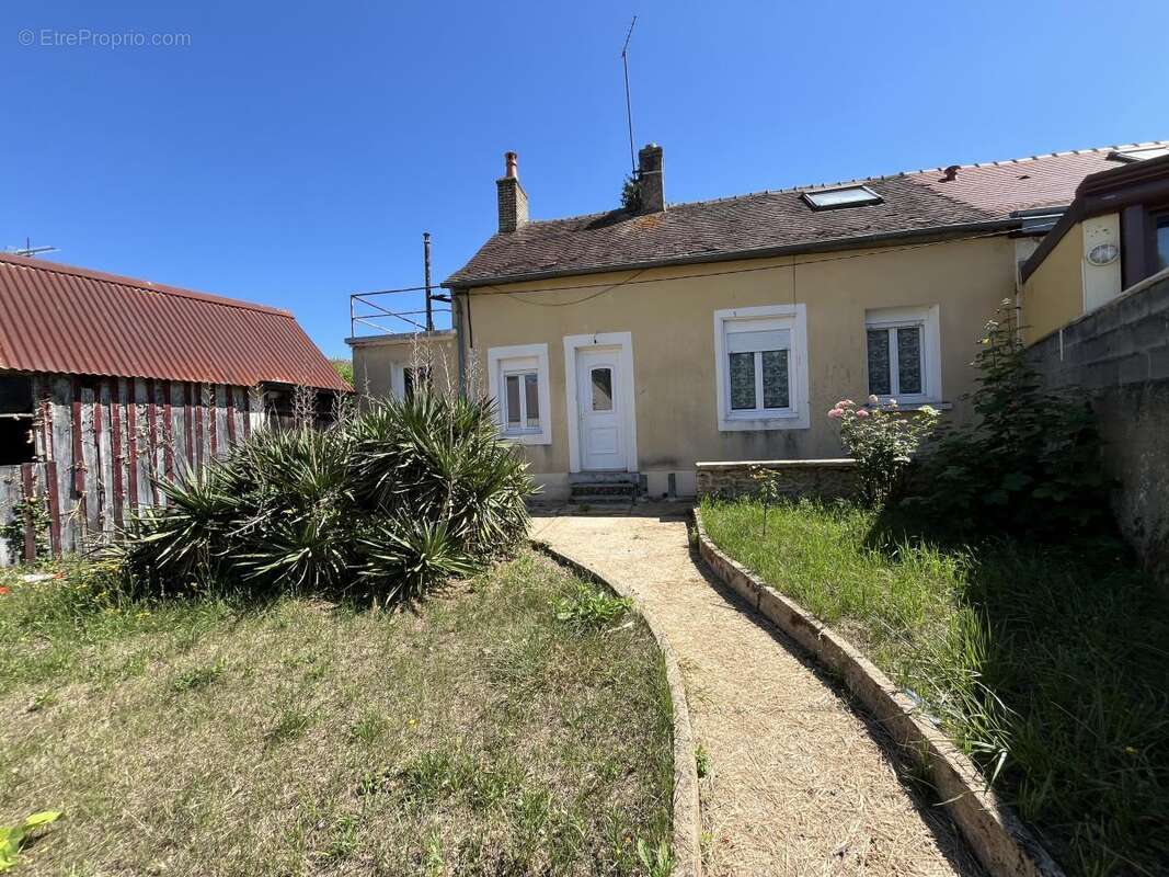 Maison 51 m² à Le Breil-Sur-Merize  - photo 9