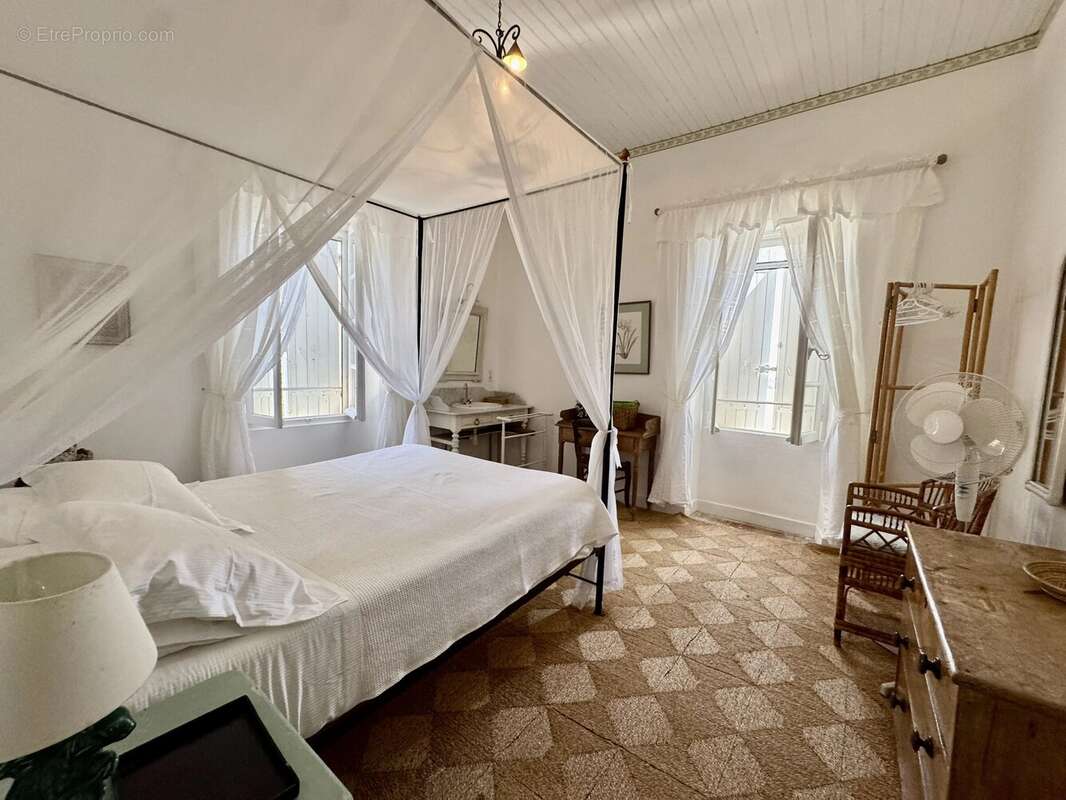 Maison à SAINT-COLOMB-DE-LAUZUN