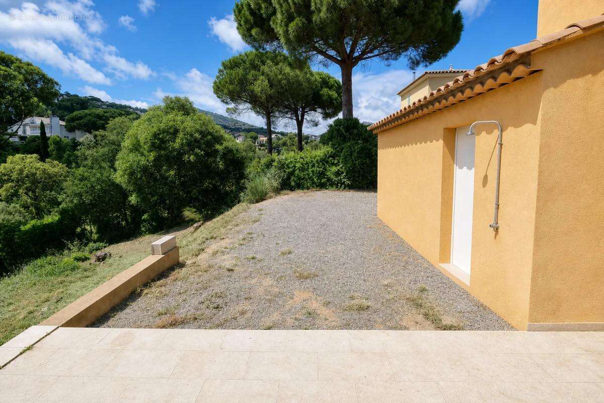 Maison à ROQUEBRUNE-SUR-ARGENS