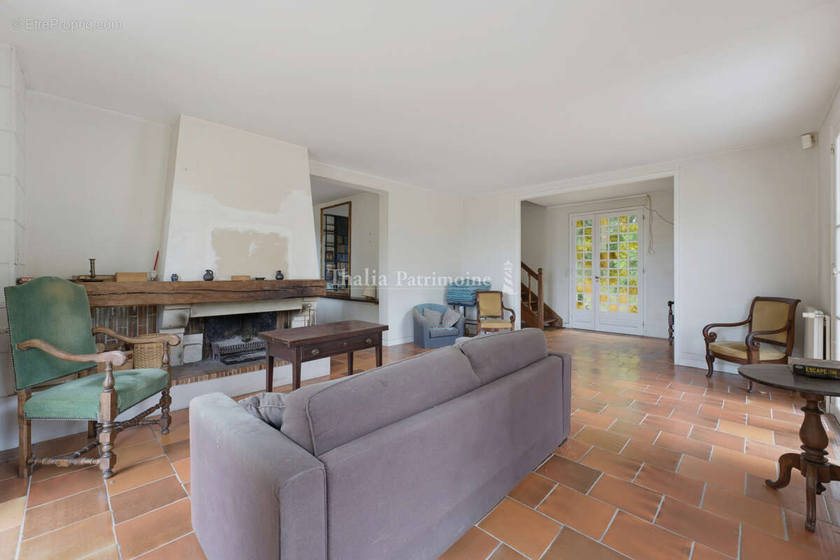 Propriété de 235 m2 avec plus de 5 000 m2 de terrain à Cambes - photo 3