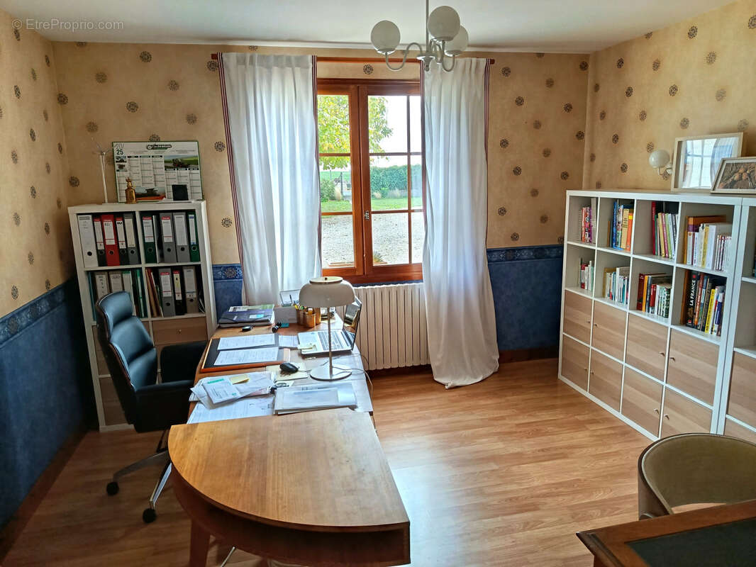 Maison à MONTCORBON