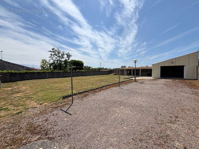 Terrain à TALMONT-SAINT-HILAIRE