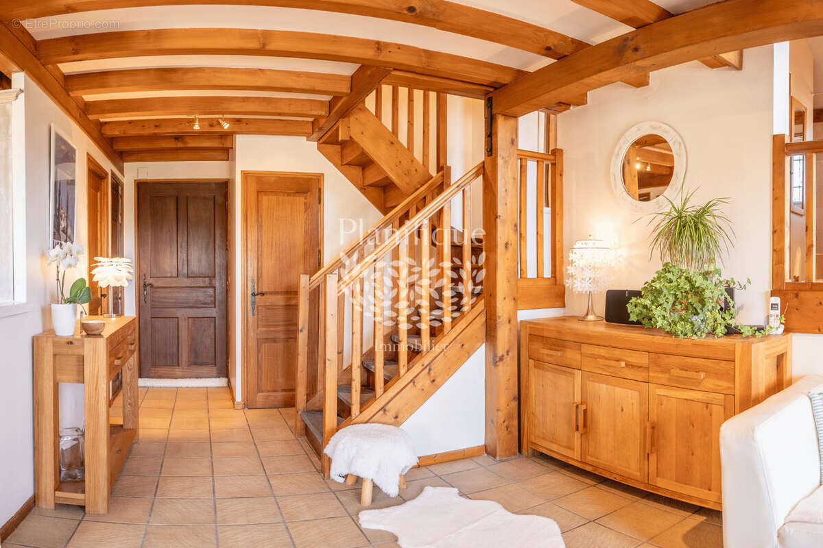 Maison familiale 138 m2 habitables et 223 m2 utiles, terrain de 1500 m2 - Allonzier-la-Caille - photo 5