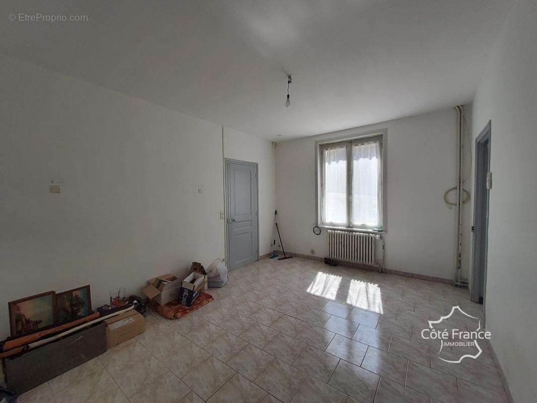 À vendre   Maison mitoyenne avec trois chambres et un  grand - photo 4