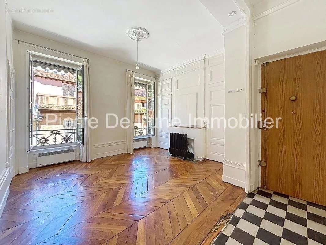 Lyon 1er – Appartement de caractère à réinventer  Charme de l'ancien, dressing, cave & grenier - photo 5
