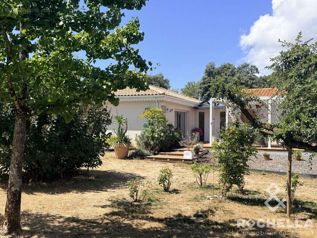 Maison 153 m² à Aytre  - photo 2