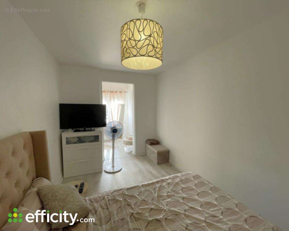 Appartement 155 m² à Saint-Medard-De-Guizieres  - photo 4