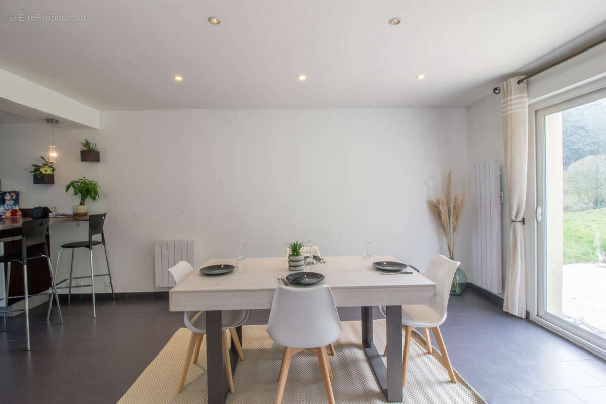 Maison à JANVILLE-SUR-JUINE