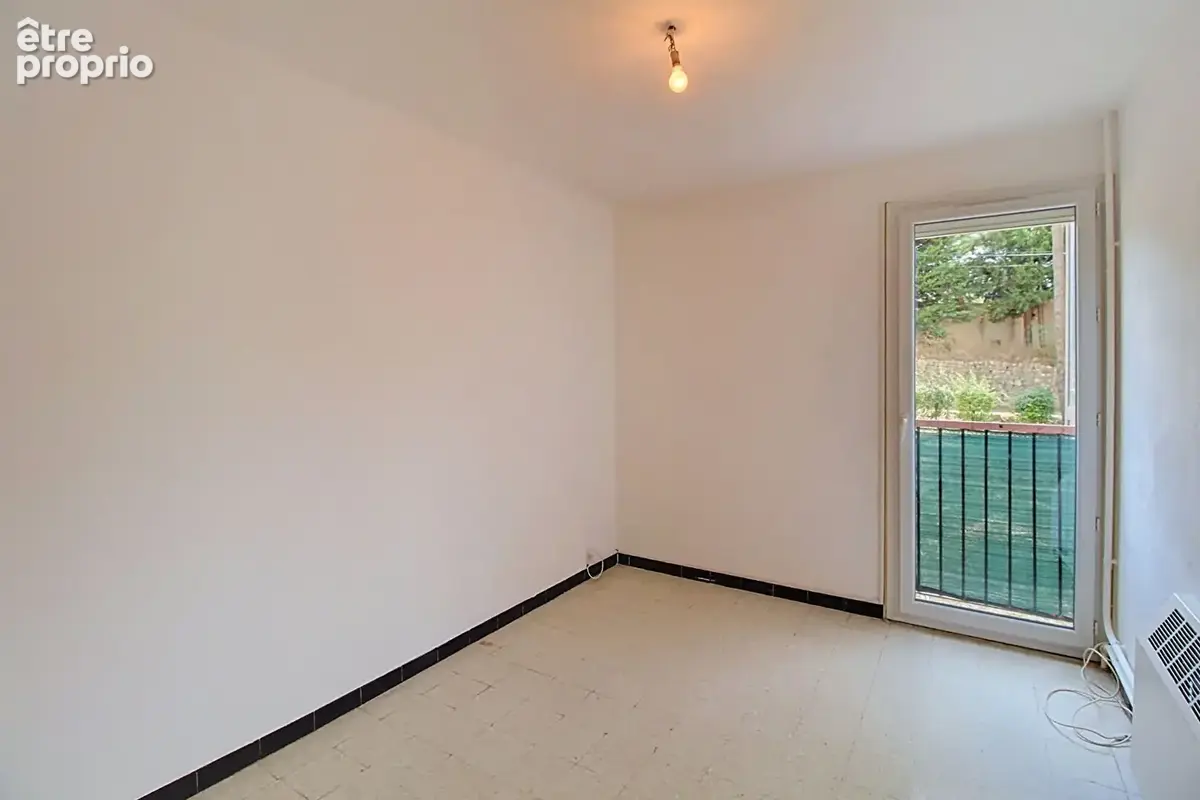 A VENDRE en EXCLUSIVITE à DRAGUIGNAN - Appartement T4 traversant et lumineux - 65m2 - photo 8