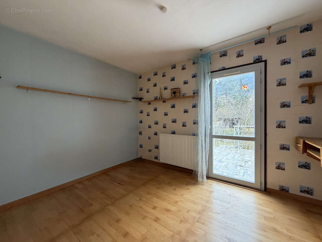 Maison à SAINT-LAURENT-DU-PONT