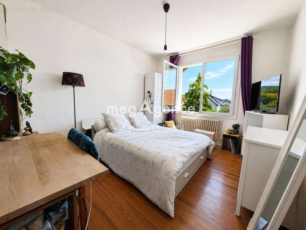 Maison - 8 pièces - 6 Chambres - Studio 16m² - Garage - Stationnement - Sous-Sol Complet - Jardin Sans Vis-à-Vis - photo 9